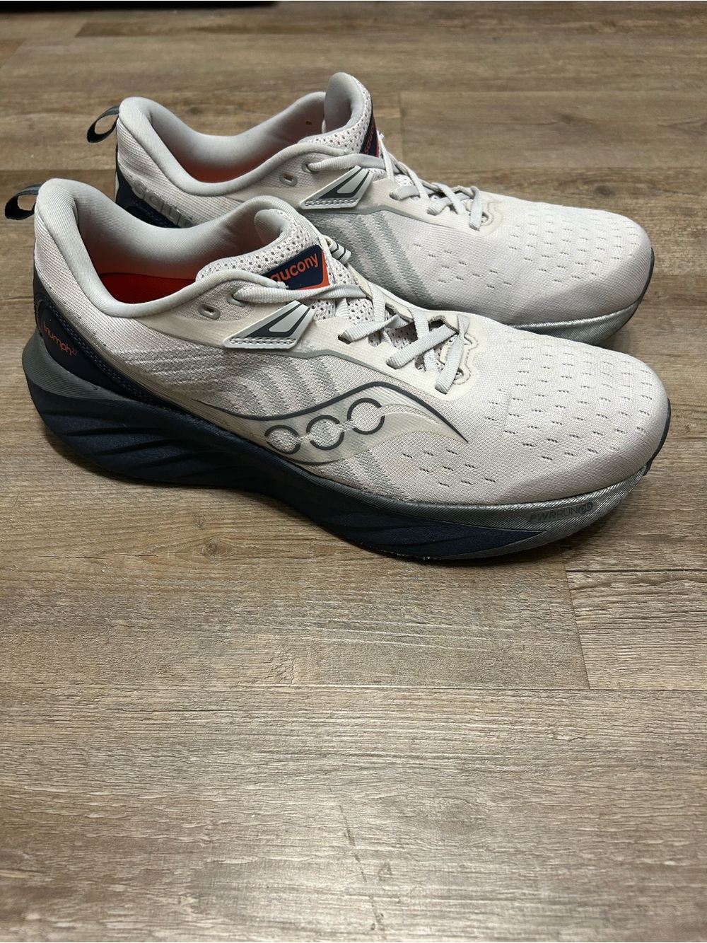 Saucony Triumph 22 Mens Size 12 White Gray Black Running Walking Shoes